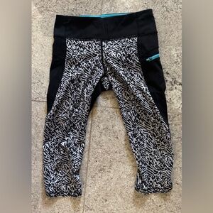 Lululemon Run Top Speed Crop Legging Capri Size 6 Animal Print Black Blue
